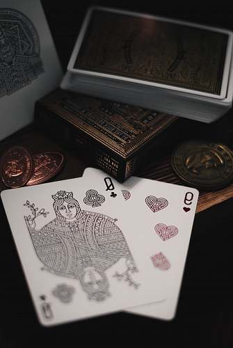 makers deck 9 of hearts and Queen of clubs playing cards game